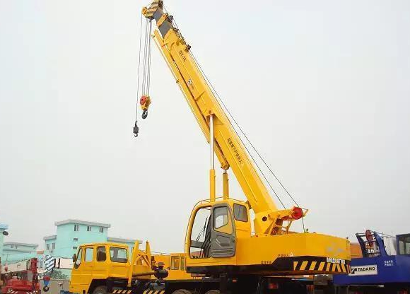 吊车遇到吊臂伸缩抖动怎么办?铨圣越教你!